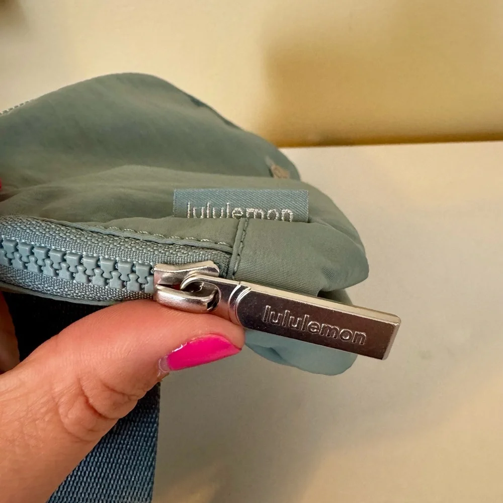 Lululemon everywhere belt bag crater blue 1L - Picture 3 of 5